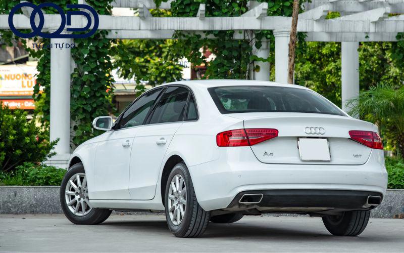 cho thuê xe hạng sang tự lái Audi A4 trắng